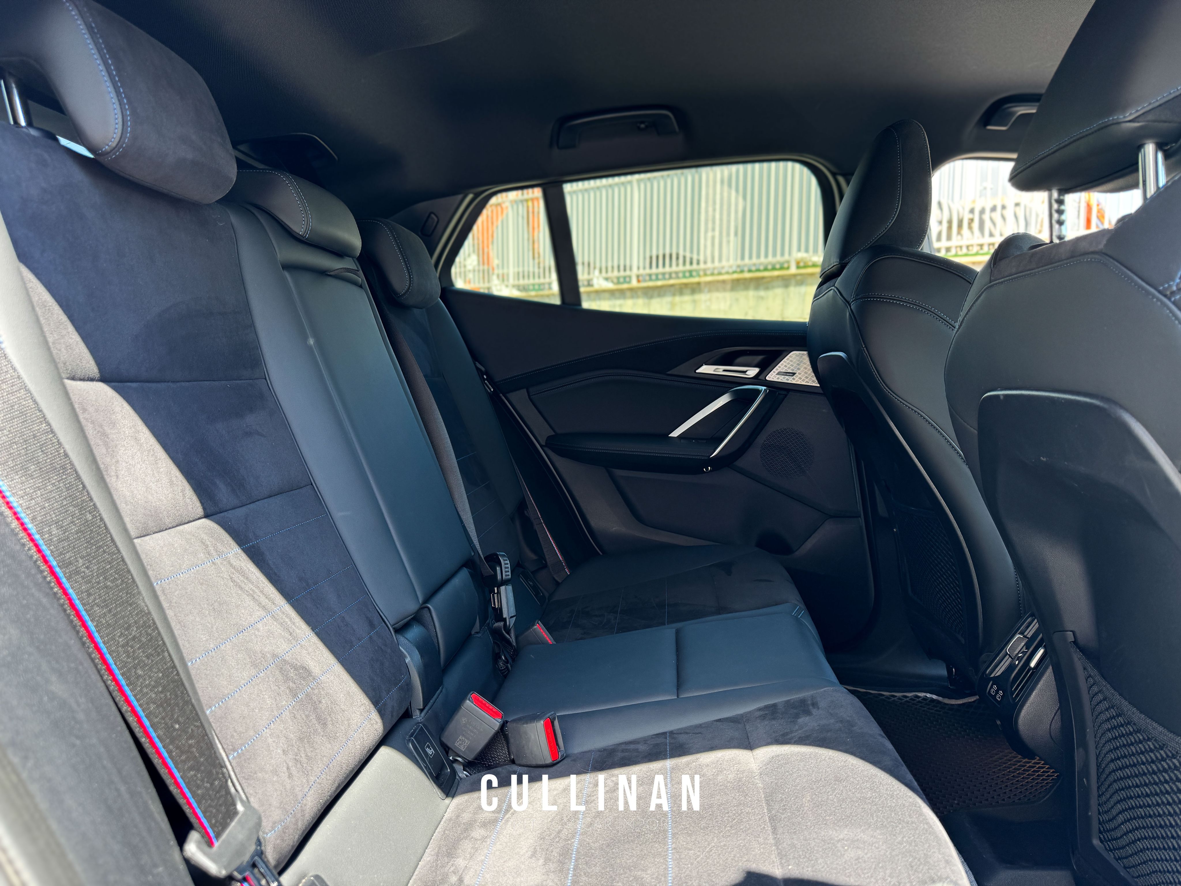ב.מ.וו IX2 EDRIVE20 M SPORT 2025