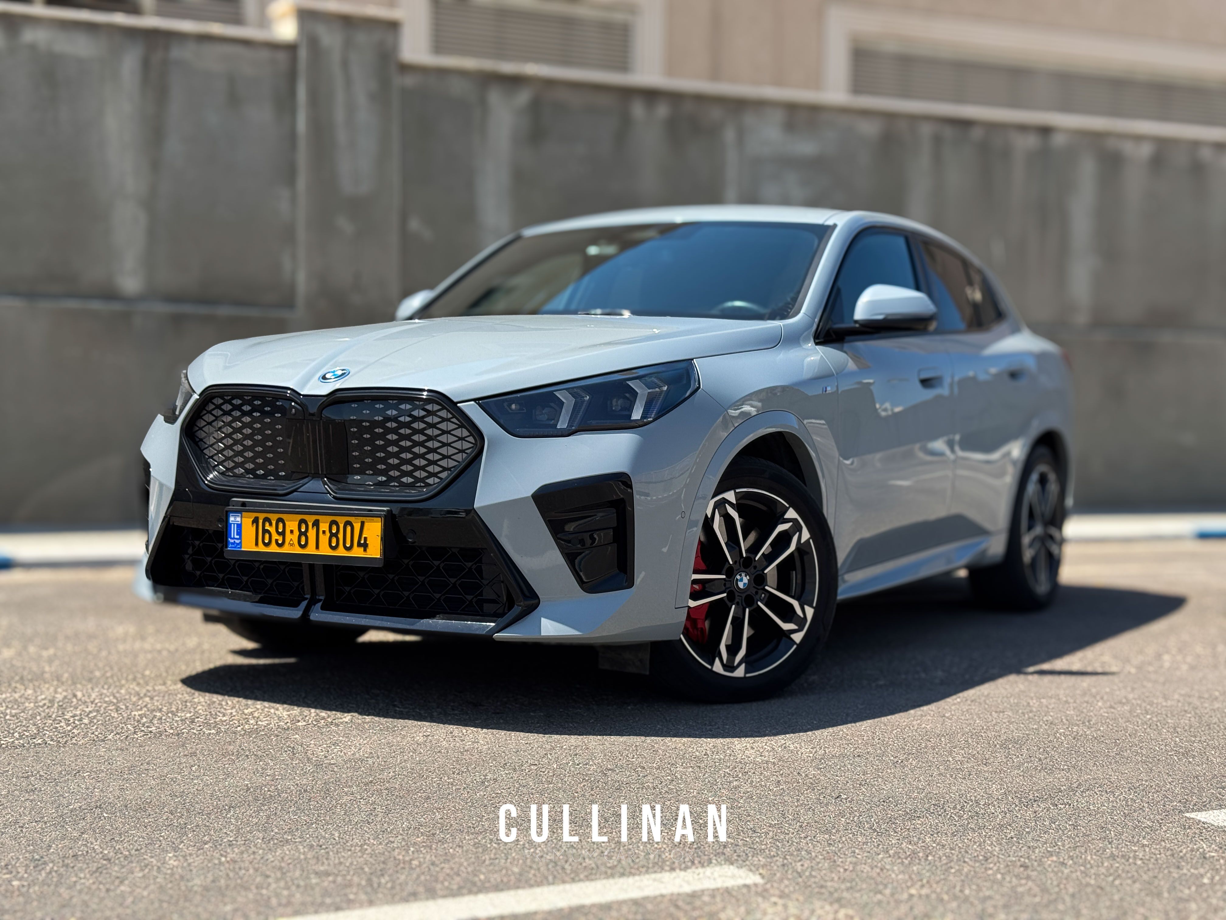 ב.מ.וו IX2 EDRIVE20 M SPORT 2025